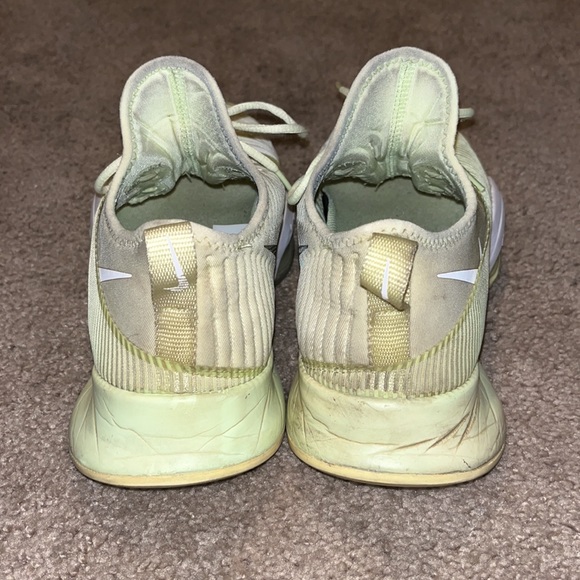 Used HIIT air zoom women’s sneakers size 9 - Picture 3 of 6